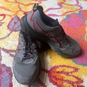 ASICS running shoe. Men’s size 11